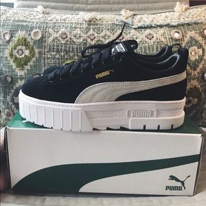 Women’s Size 9 Puma Mayze